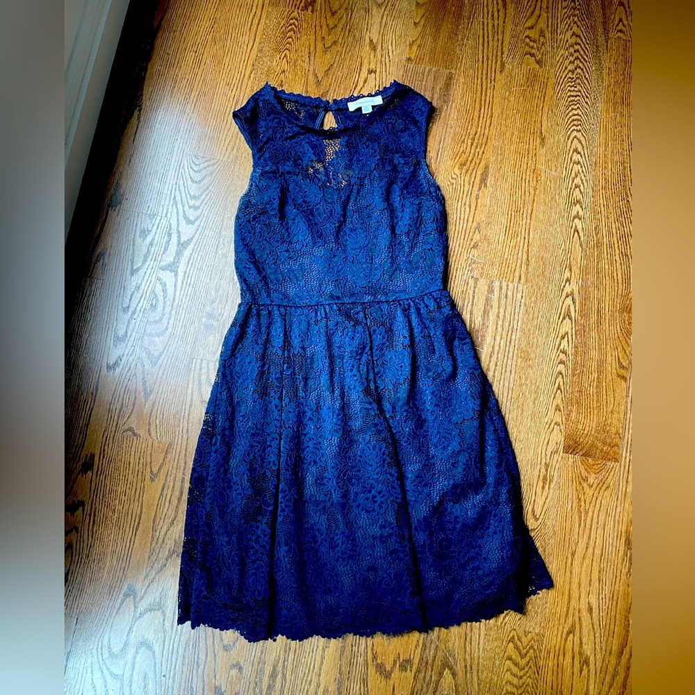 Beautiful summer/fall dress for a special occasion! Very ornate lace detailing.